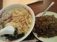 「ラーメン+黒半チャーハン￥900(特注)」@聚香園 曙町店の写真