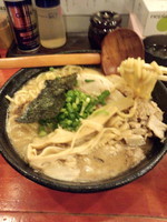 「濃厚二代目らぁめん（大盛）850円＋肉増し200円」@二代目狼煙 本店 葉隠製麺の写真