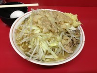 「大豚ダブル＋生卵「ニンニクやサイアブラ」」@ラーメン二郎 千住大橋駅前店の写真
