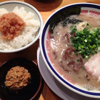 「らーめん(ばりかた)＋赤オニ＋韓国風明太ごはん」@博多長浜らーめん 田中商店の写真