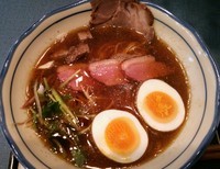 「にほんいち醤油そば（黒）」@麺巧 潮の写真