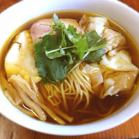 「醤油わんたん」@飯田商店 湯河原本店の写真