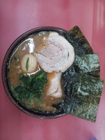 「王道家ラーメン＋味玉＋バラチャーシュー(１枚)」@王道家の写真