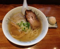 「塩らーめん700円+味玉100円」@めんじゃらけの写真