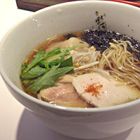 「鶏醤油らあめん(並)700円」@ささりんどうの写真