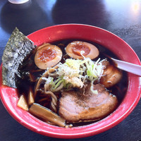 「ブラック味玉ラーメン＋小ライス」@麺家いろは 射水本店の写真