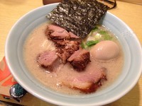 「半ちゃーしゅー＋味付玉子（￥800＋￥100）」@らーめん専門店 小川 町田小山本店の写真