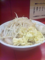 「豚ラーメン（アブラ、タマネギ、ニンニクちょい）＋味玉＋チーズ」@豚ラーメン 蕨店の写真