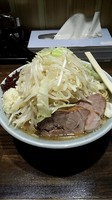 「さぶろうらーめん（680円）　ニンニクヤサイ多め辛揚げ」@郎郎郎の写真