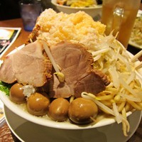 「豚玉みちるめん（大盛）　880円」@ガツ盛りラーメンみちる屋 南流山店の写真