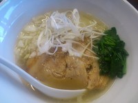 「淡麗塩￥600＋ワンタン（サービス）」@らあ麺 みかみの写真