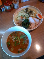 「鶏白湯つけ麺（辛味噌・大盛）８００円+ｸﾞﾗｽ生ﾋﾞｰﾙ」@らーめん とりひろの写真