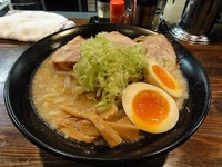 「醤油ラーメン特盛　780円　煮玉子/ビール」@麺処 繋-Guの写真