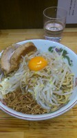 「小ラーメン汁なし」@ラーメン神豚 横須賀中央店の写真