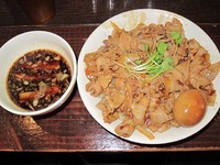 「肉盛りつけ麺並780円＋肉増し250円＋無料味玉」@魁 肉盛りつけ麺 六代目けいすけの写真