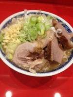 「小ラーメン豚増し850円+にんにく、ねぎマシマシ（無料）」@ジャンプの写真