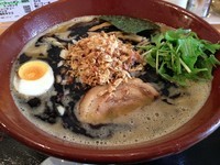 「黒こってりラーメン（大盛り）」@朝日屋の写真
