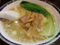 「まろやか天然潮らぁめん　６５０円」@山本さん家 池上店の写真