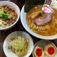 「Cセット(煮干しらーめん+チャーシュー丼+こだわり水餃子)+味付」@煮干しらーめん 玉五郎 東京新宿店の写真