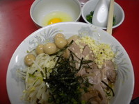 「油そば（麺少なめ、ニンニク）＋生卵＋ネギ＋うずら増し」@ラーメン二郎 西台駅前店の写真