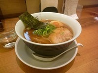 「醬油ラーメン」@支那そばや 青葉台東急スクエア店の写真
