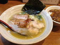 「大山鶏白湯塩らーめん＋チャーシュー2枚、700円＋200円」@らーめん とりひろの写真