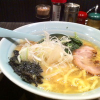 「しお豚骨ラーメン」@横浜家系ラーメン ばりき家の写真