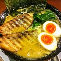 「濃厚とんこつ醤油ラーメン」@横濱家系とんこつらーめん 中村家の写真