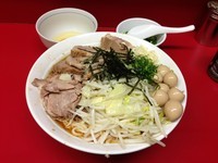 「大豚ラーメン＋油そば＋ウズラ＋小ネギ＋生卵」@ラーメン二郎 西台駅前店の写真