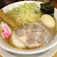 「牛骨ラーメン・塩+味玉(700円+50円)」@野州ラーメン 力蔵の写真