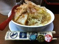 「ラーメン（野菜チョイ増し、アブラ）」@ラーメン つけ麺 笑福 南森町店の写真