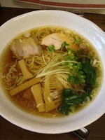 「醤油ラーメン ￥650（開店サービスで￥550）」@麺くい亭の写真