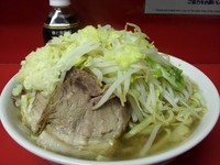 「小豚 ￥800 ヤサイ ニンニク」@ラーメン二郎 千住大橋駅前店の写真