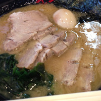 「チャーシューめん(とんこく)＋味玉」@ラーメン珍珍珍 高島通り店の写真