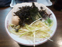 「豚骨塩（全部のせ900円）+替え玉（サービス券）」@豚骨ラーメン いちもんじ 北本店の写真