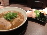 「赤みそ　全部乗せ」@味噌らーめん みつか坊主 大阪空港本店の写真