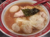 「ワンタンメン(950円)＋味玉(100円)」@支那ソバ かづ屋 五反田店の写真