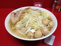 「ラーメン + ウズラ」@ラーメン二郎 西台駅前店の写真
