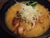 「白湯しょうゆらーめん680円」@麺処 鳴神の写真