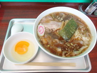 「ワンタン中華麺+生卵(950円+クーポン)」@稲城大勝軒 五一の写真