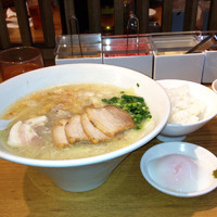 「（期間限定）鶏豚ソバセット¥790＋チャーシュー（クーポン）」@博多一風堂 大宮店の写真