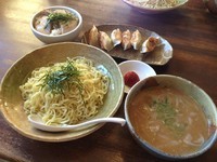 「北海道味噌 激辛爆弾つけ麺 880円」@味噌屋 門左衛門の写真