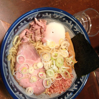 「温玉油そば、普通盛」@兎に角 松戸店の写真