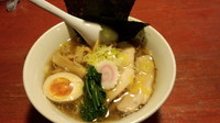 「煮干しﾍﾞｰｽ醤油ﾗｰﾒﾝ680+大盛100」@麺屋二八の写真