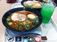 「紅醤油ラーメン＋煮玉子」@金久右衛門 三井アウトレットパーク滋賀竜王店の写真