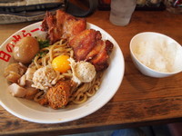 「ガッツ麺DXから揚げトッピング（並）+味付玉子+ライス（小）」@日の出らーめん 住吉分店の写真