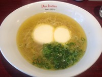 「らぁ麺フロマージュ（980円）」@黄金の塩らぁ麺 due Italian 市ヶ谷店の写真