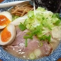 「ワンタンめん（味玉子トッピング）」@久留米らーめん 金丸の写真