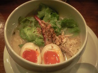 「半熟味玉入鶏白湯プチご飯付」@鶏白湯麺 蔭山 高田馬場店の写真