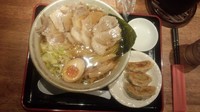 「醤油らーめん大盛+チャーシュー+餃子3個」@まんぼうの写真